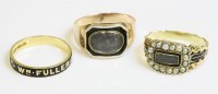 Lot 281 - A Georgian gold memorial ring