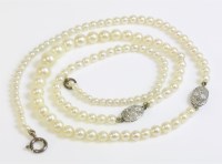 Lot 403 - A single row graduated cultured pearl necklace