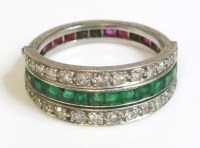 Lot 407 - An Art Deco emerald