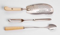 Lot 172 - A George III silver marrow scoop