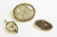 Lot 280 - A gold memorial ring