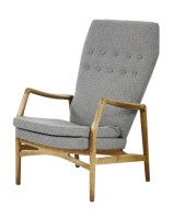 Lot 649 - An oak armchair