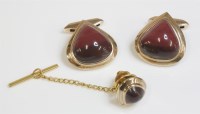 Lot 81 - A pair of 9ct gold jasper cufflinks