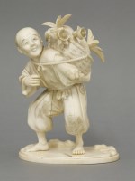 Lot 473 - An ivory Gardener