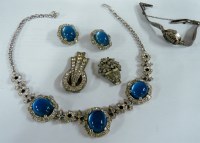 Lot 34 - A blue and white paste suite