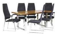 Lot 493 - A dining room suite
