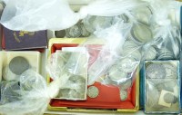 Lot 1014 - A quantity of loose Great British and World coins