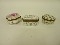 Lot 1113 - A good German porcelain bombe form trinket box