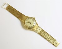 Lot 469 - A gentlemen's 18ct gold Omega automatic chronometer Constellation watch