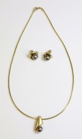 Lot 453 - A Tahitian cultured pearl pendant and earring matched suite
