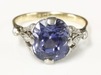 Lot 404 - A single stone sapphire ring