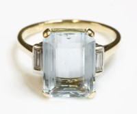 Lot 435 - A single stone aquamarine ring