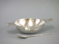 Lot 164 - A silver quaich