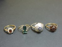 Lot 14 - A 9ct gold garnet and cultured pearl cluster ring
