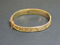 Lot 22 - A 9ct gold Victorian bangle