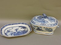 Lot 478 - An 18th century Chinese tureen and cover