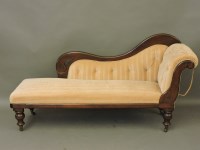 Lot 592 - A Victorian style chaise longue