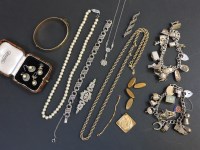 Lot 129 - Assorted costume jewellery