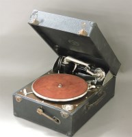 Lot 483 - A Columbia wind up gramophone