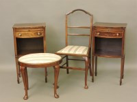 Lot 662 - A pair of bedside cabinets