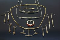 Lot 27 - A 9ct gold and enamel necklace