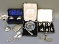 Lot 220 - Assorted silver