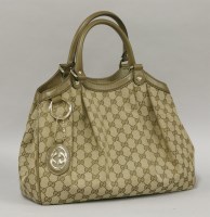 Lot 186 - A Gucci 'Sukey' tote handbag