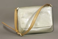 Lot 222 - A Louis Vuitton silver patent leather vernis 'Thompson Street' bag