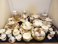 Lot 512 - An extensive Royal Albert 'Old Country Roses' dinner and tea service