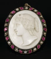 Lot 303 - An early 19th century cameo pendant