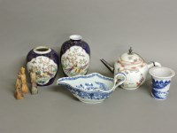 Lot 1391 - A Chinese export teapot and cover