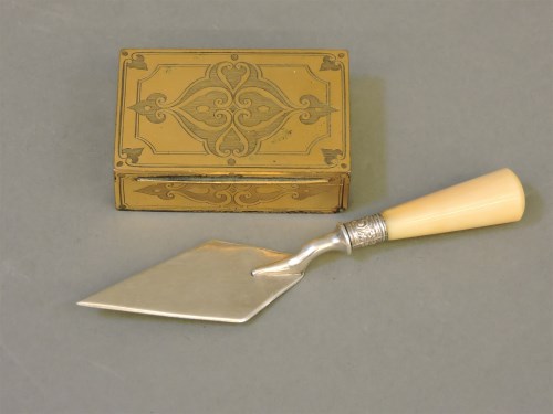Lot 1098 - A French 19th century combination gilt metal vesta case