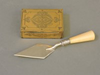 Lot 1098 - A French 19th century combination gilt metal vesta case