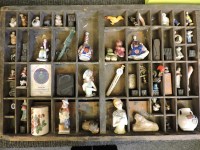 Lot 1178 - A print tray with contents