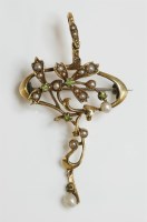 Lot 4 - An Art Nouveau demantoid garnet