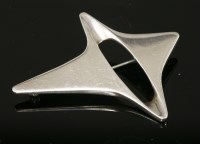Lot 18 - A sterling silver brooch