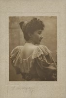 Lot 51 - Baron Adolph de Meyer (1868-1946)
PORTRAIT OF PRINCESS VON THURN UND TAXIS
A platinium print