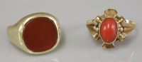 Lot 25 - A gold cornelian signet ring