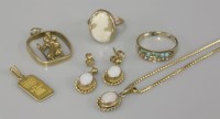 Lot 91 - A 9ct gold opal pendant