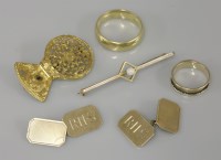 Lot 28 - A 18ct gold wedding ring