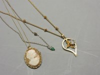 Lot 11 - A cameo brooch pendant