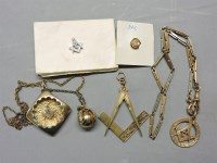 Lot 69 - A 9ct two coloured gold chain