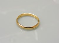 Lot 39 - A 22ct gold wedding ring