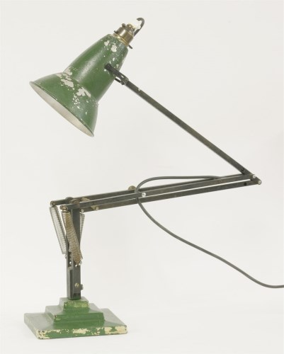 Lot 154 - An 'Anglepoise' lamp