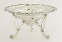Lot 170 - An Edwardian silver dish