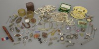 Lot 96 - A Victorian silver necklace