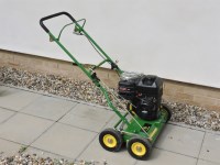 Lot 514 - A John Deere D45C Professional petrol scarifier