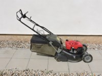 Lot 528 - A Honda PRO HRH536 petrol rotary mower