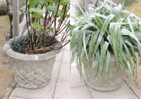 Lot 575 - A pair of Haddonstone garden vases