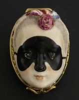 Lot 36 - A Chelsea gold-mounted porcelain bonbonnière